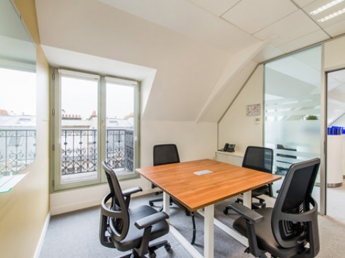 Office: Foch, 5th Floor, Paris, 75116