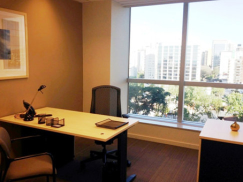 Office: Platinum Building, Carlos Gomes Avenue, Porto Alegre, 90480-000