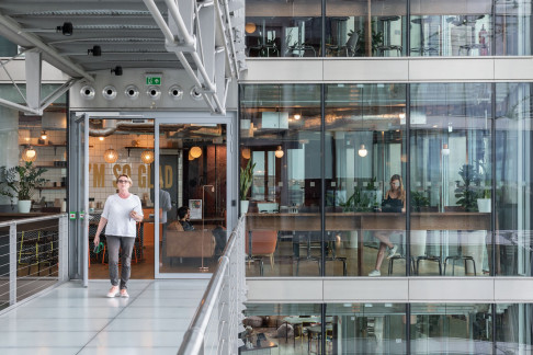 Office: Sony Center, Potsdamer Platz - Kemperplatz 1, Berlin, D-10785