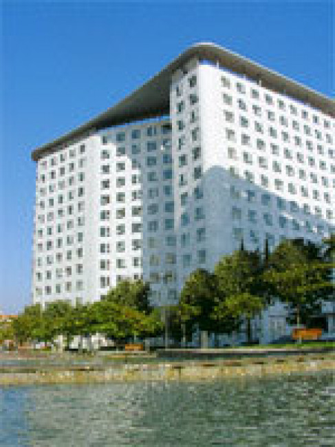 Office: Sorolla Center, Avenida Cortes nas 58, Valencia, 46015