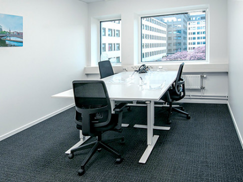 Office: Stockholm, One, g, Kista, 16440
