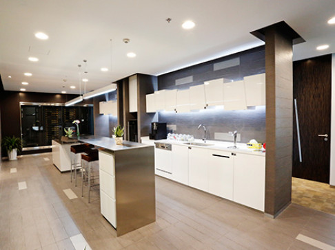 Office: Jinghope Plaza, 11/F, Tower 2, Jinghope Plaza, Suzhou, 215021