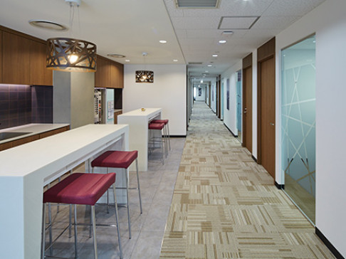 Office: Marunouchi Shin Kokusai Building, 8F Shin Kokusai Building, Tokyo, 100-0005