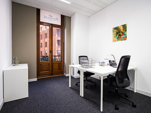 Office: Plaza del Ayuntamiento, Calle Las Barcas, 2, Valencia, 46002
