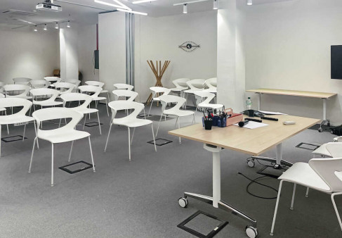 Office: Via Pola 11, Milan, 20124