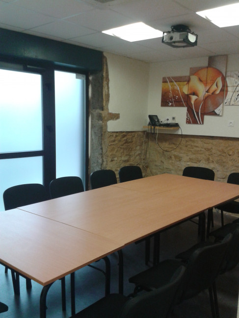 Office: Sur Saone, Rue Jean Moulin, Villefranche, 69400