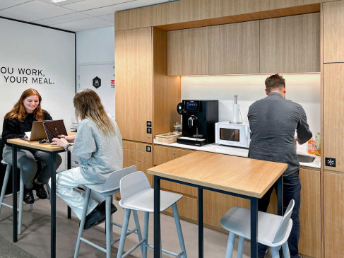 Office: 132 boulevard Michelet, Marseille, 13008