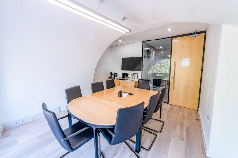 Office: 189 Brompton Road, Brompton, SW3 1NE