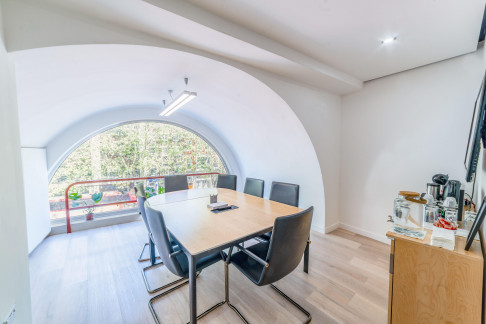 Office: 189 Brompton Road, Brompton, SW3 1NE