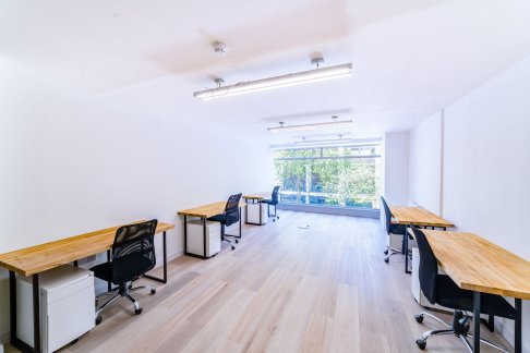 Office: 189 Brompton Road, Brompton, SW3 1NE