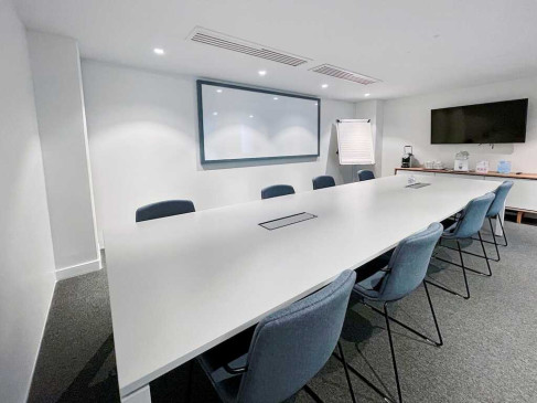 Office: 25 all&eacute;e Rose Dieng-Kuntz, Paris, 75019