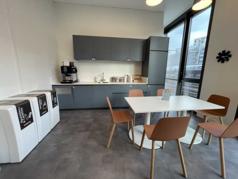 Office: 25 all&eacute;e Rose Dieng-Kuntz, Paris, 75019