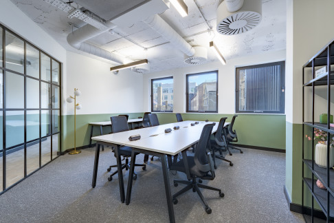 Office: 222 Bishopsgate, London, EC2M 4QD
