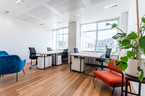 Office: 33 Cavendish Square, London