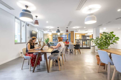 Office: 54 Rue de Londres, Paris, 75008