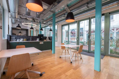 Office: 64 Avenue Parmentier, Paris, 75011