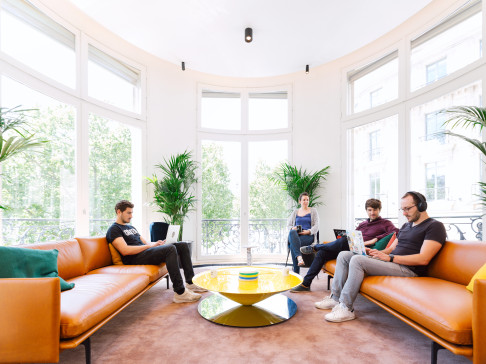 Office: 92 avenue des Champs-&Eacute;lys&eacute;es, Paris, 75 75008