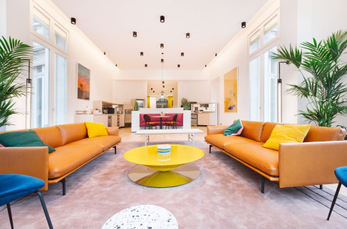 Office: 92 avenue des Champs-&Eacute;lys&eacute;es, Paris, 75 75008