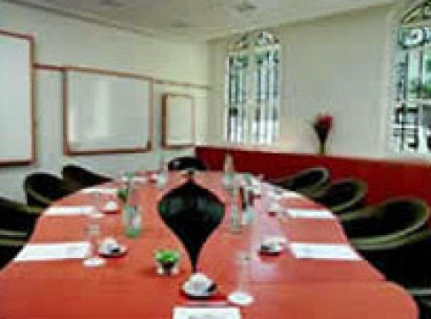 Office: Avenue Hoche, Paris, 75008