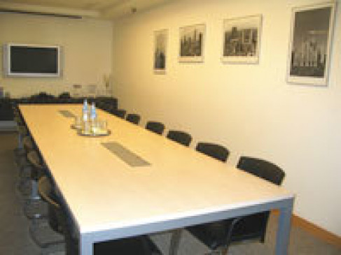 Office: Ayalon House, Tel Aviv, 52506