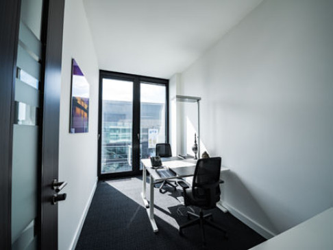 Office: Alexanderplatz, 4th Floor, Berlin, 10178