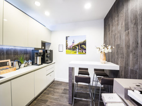 Office: Alexanderplatz, 4th Floor, Berlin, 10178