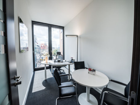 Office: Alexanderplatz, 4th Floor, Berlin, 10178