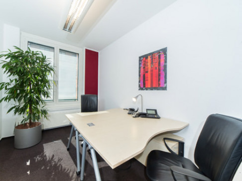 Office: Am Potsdamer Platz, 5th floor, Berlin, 10785