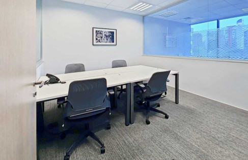 Office: Rua Irm&atilde; Gabriela, 51, Sao Paulo, 04571-130