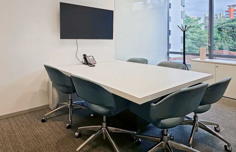 Office: Rua Irm&atilde; Gabriela, 51, Sao Paulo, 04571-130