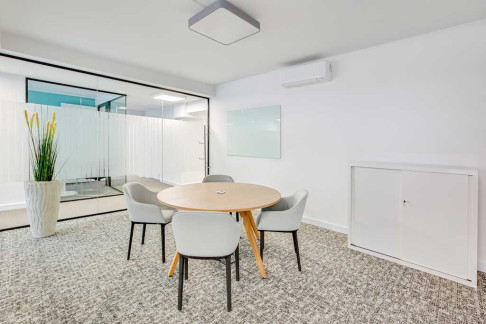 Office: Bismarckstrasse 100, M&ouml;nchengladbach, 41061