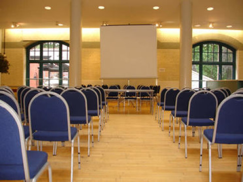 Office: Blackburn House, Newark, NG22
