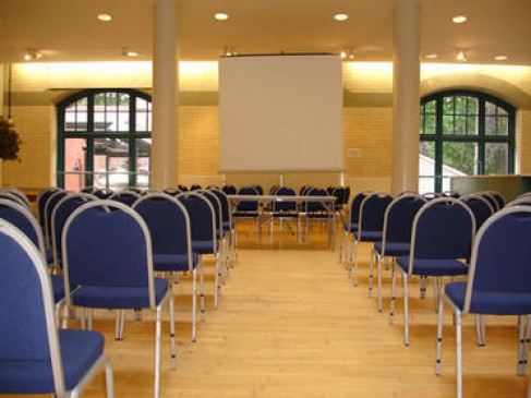 Office: Blackburn House, Newark, NG22