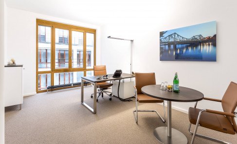 Office: Brandenburger Gate, Pariser Platz, Berlin