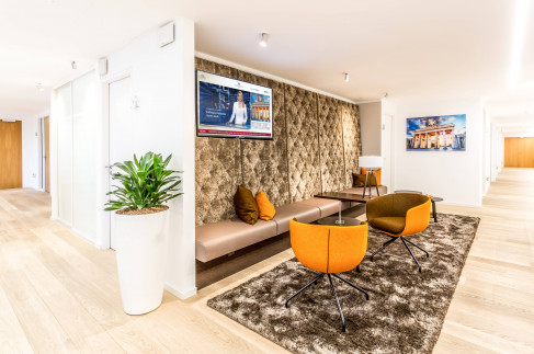 Office: Brandenburger Gate, Pariser Platz, Berlin