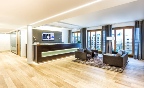 Office: Brandenburger Gate, Pariser Platz, Berlin