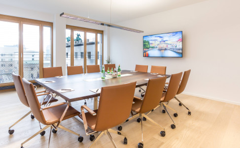 Office: Brandenburger Gate, Pariser Platz, Berlin