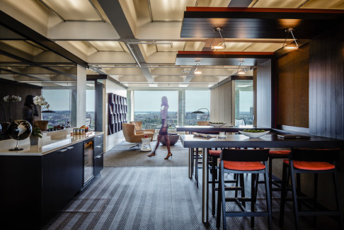 Office: Business District, Hungtington Avenue, Boston 2115