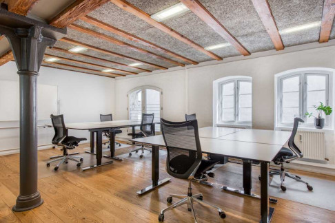 Office: 25 Cabot Square, London, E14 4QZ