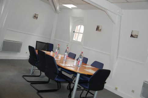 Office: Place Henri IV, Charenton-Le-Pont, 94220