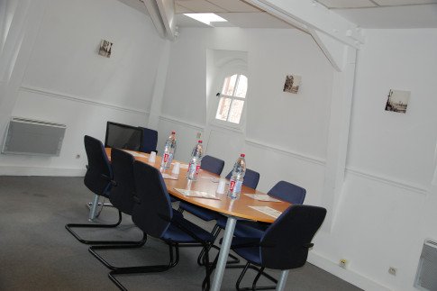 Office: Place Henri IV, Charenton-Le-Pont, 94220