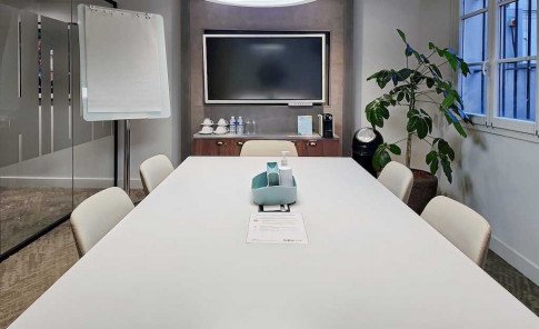Office: 2 Rue Jean Lantier, Paris, 75001