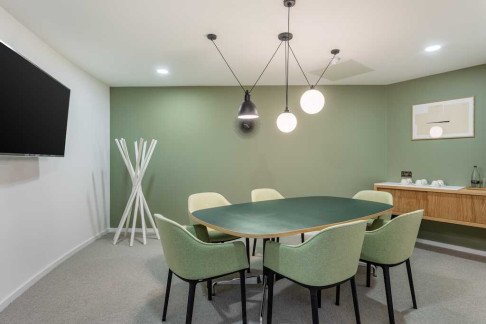 Office: 17 City North Place, London, N4 3FU