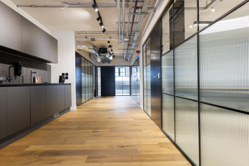 Office: Commercial Street, United Kingdom, 84 Commercial Street, Edinburgh, EH6 6LX
