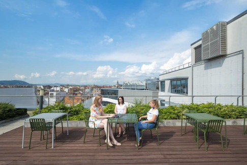 Office: Fut&oacute; u. 35-37., 6. emelet, Budapest, 1082