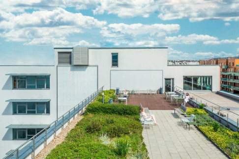 Office: Fut&oacute; u. 35-37., 6. emelet, Budapest, 1082