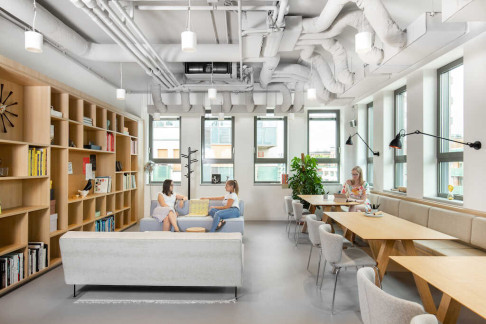 Office: Fut&oacute; u. 35-37., 6. emelet, Budapest, 1082