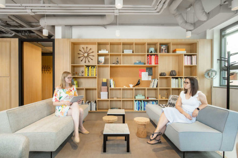 Office: Fut&oacute; u. 35-37., 6. emelet, Budapest, 1082