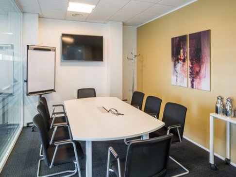 Office: Parc des Couronnes, Le V, Courbevoie, 92400