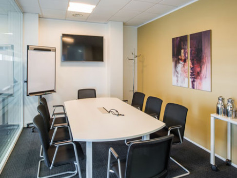 Office: Parc des Couronnes, Le V, Courbevoie, 92400